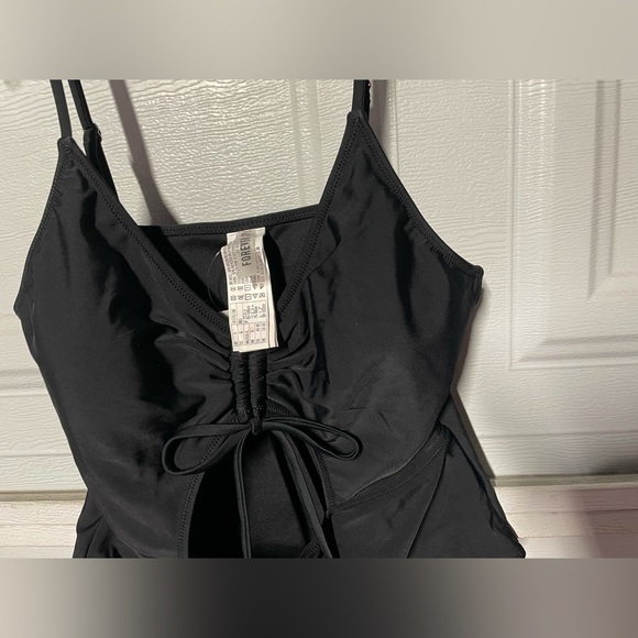 Women’s One Piece Swimsuit - Picture 4 of 5